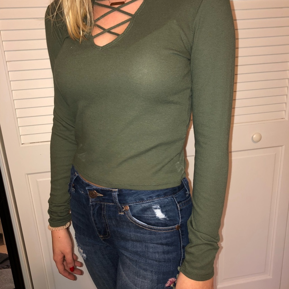 •olive green long sleeve crop